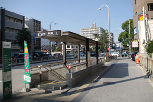 地下鉄桜通線桜山駅4番出口から歩いて5分です。