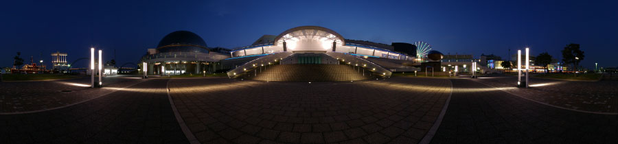 名古屋港水族館正面