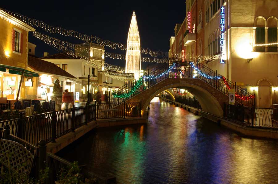 運河と街並みが織り成す美しい夜景