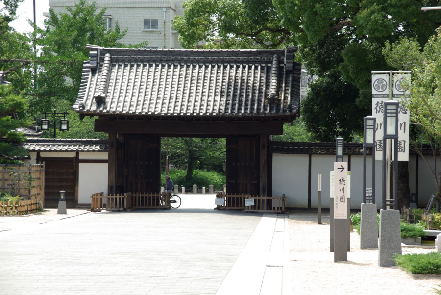 尾張徳川家の歴史を伝える黒門