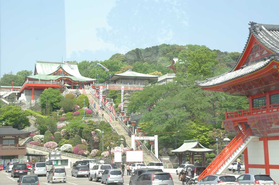 唯一の途中駅がある成田山