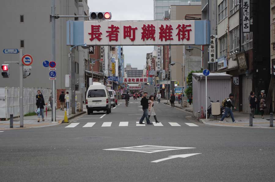 長者町繊維街の看板は会場のシンボル。